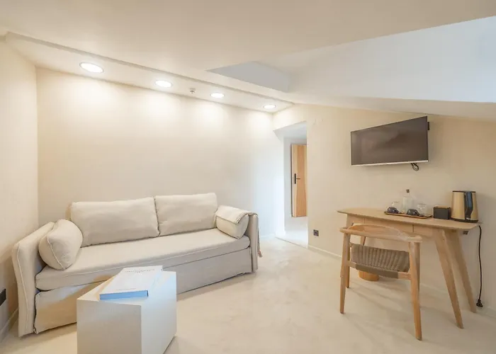 Bed & Breakfast Lo͝or Luxury 4*