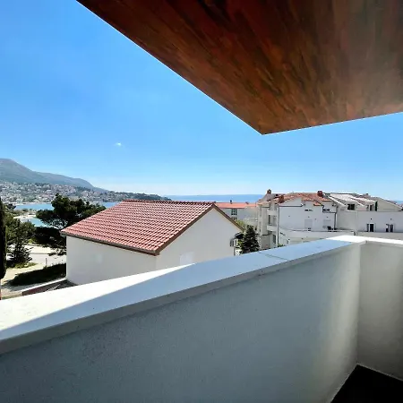 Lo͝or Luxury Oda ve Kahvaltı 4*