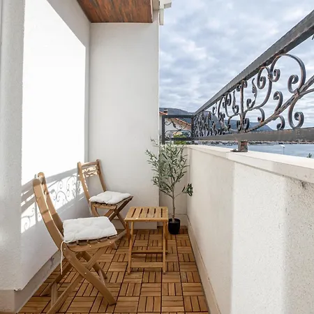 Lo͝or Luxury 4* Stobreč