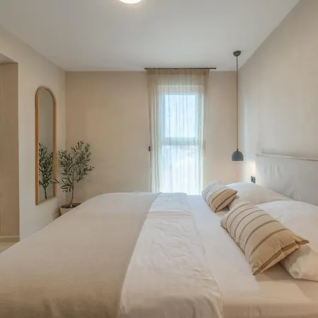 Lo͝or Luxury Retreat 4* Стобрек