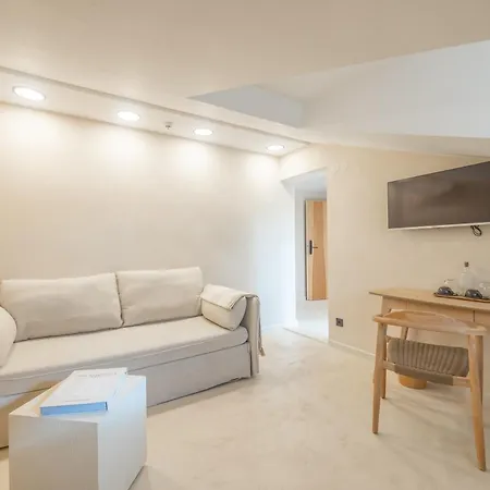 Oda ve Kahvaltı Lo͝or Luxury 4*