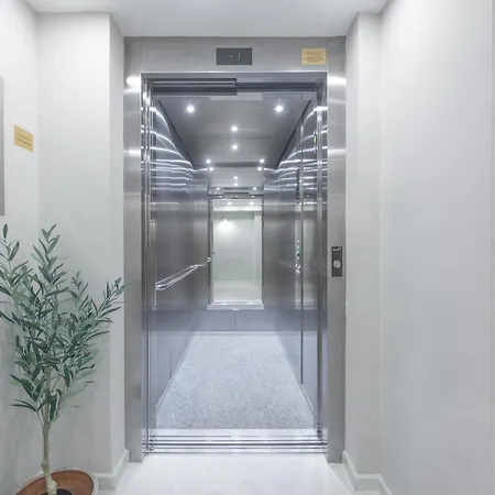 Lo͝or Luxury Oda ve Kahvaltı 4*