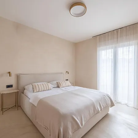 Lo͝or Luxury Retreat Panzió Stobreč