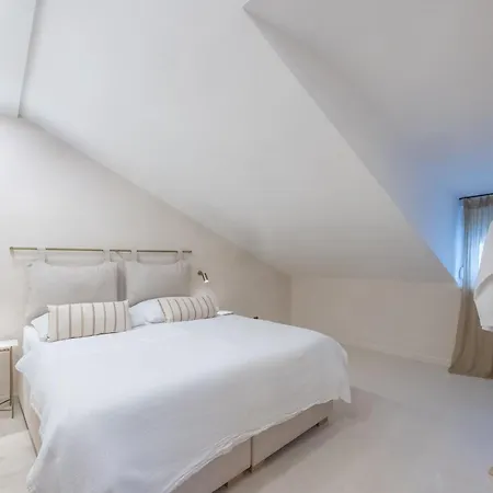 Oda ve Kahvaltı Lo͝or Luxury Stobreč