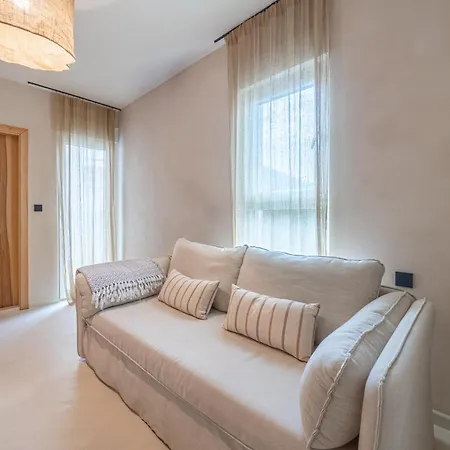 Panzió Lo͝or Luxury Retreat Stobreč