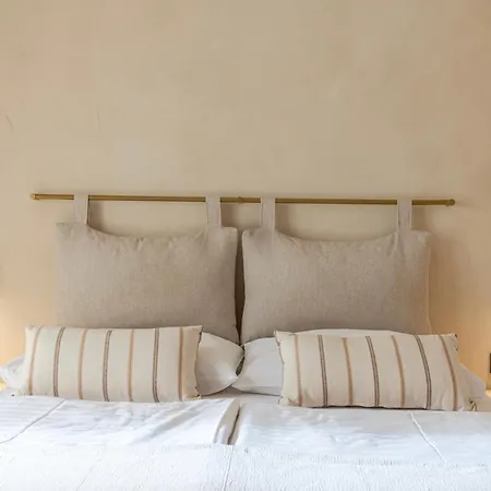 Lo͝or Luxury Oda ve Kahvaltı 4*