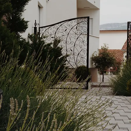 Lo͝or Luxury Stobreč