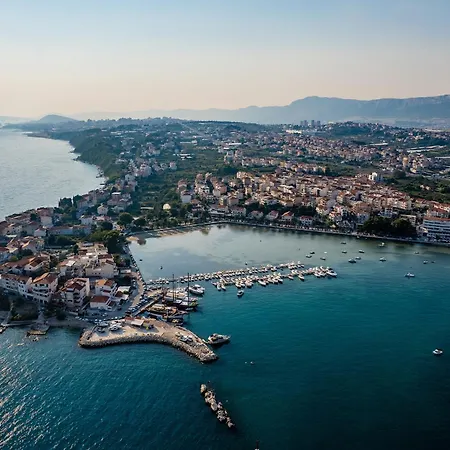 Lo͝or Luxury krevet i doručak 4*