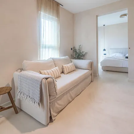 Lo͝or Luxury Retreat