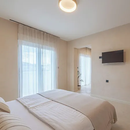 Lo͝or Luxury Retreat Panzió