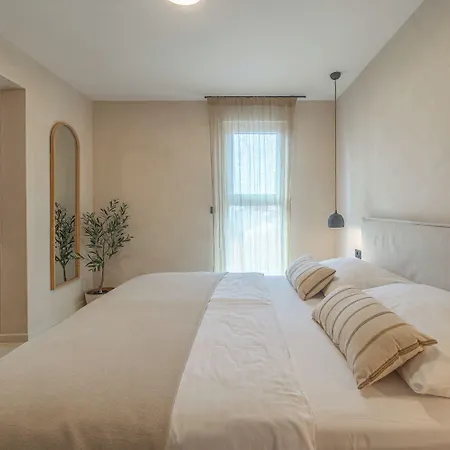 Lo͝or Luxury Retreat Stobreč