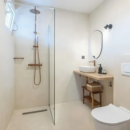 Lo͝or Luxury Retreat Panzió Stobreč