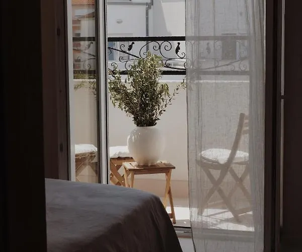 לינה וארוחת בוקר Lo͝or Luxury