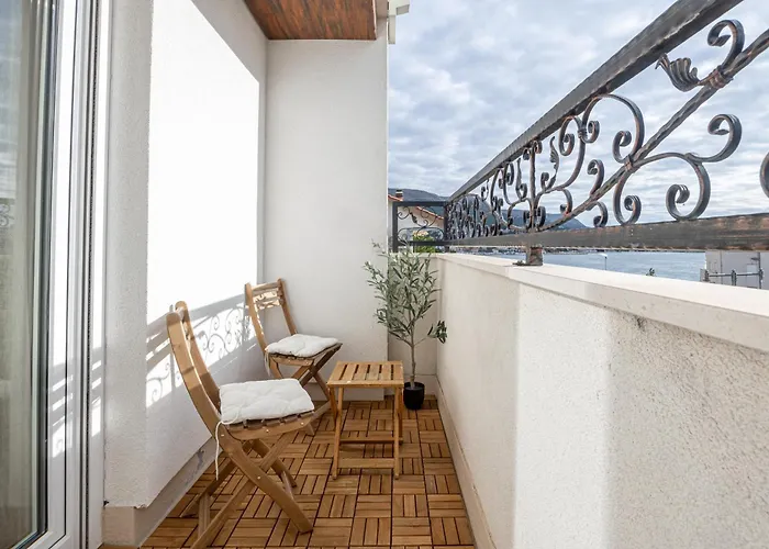 Lo͝or Luxury 4* סטוברץ