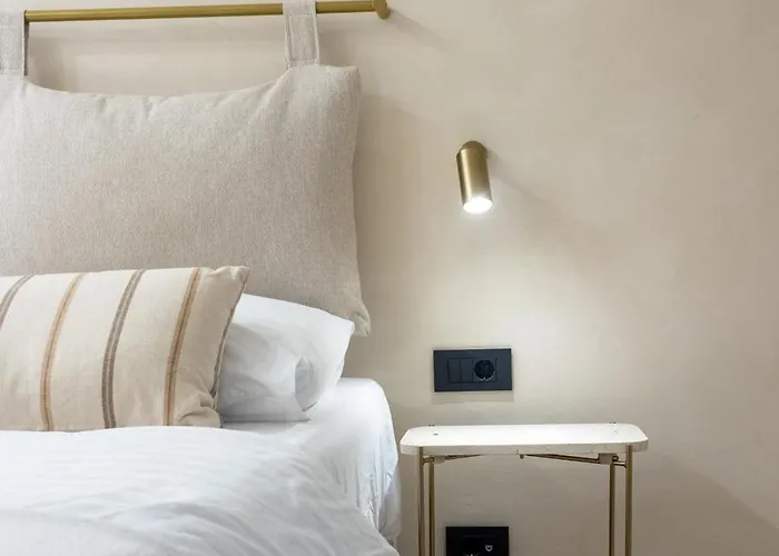 לינה וארוחת בוקר Lo͝or Luxury