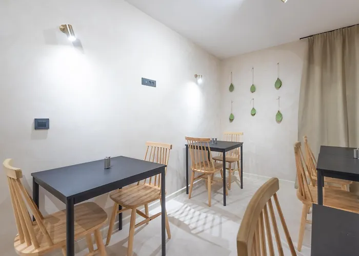 לינה וארוחת בוקר Lo͝or Luxury