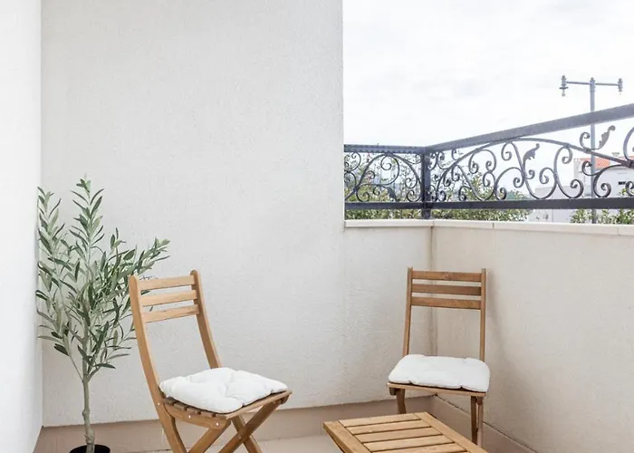 לינה וארוחת בוקר Lo͝or Luxury 4*