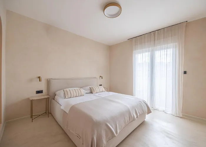 Lo͝or Luxury לינה וארוחת בוקר סטוברץ