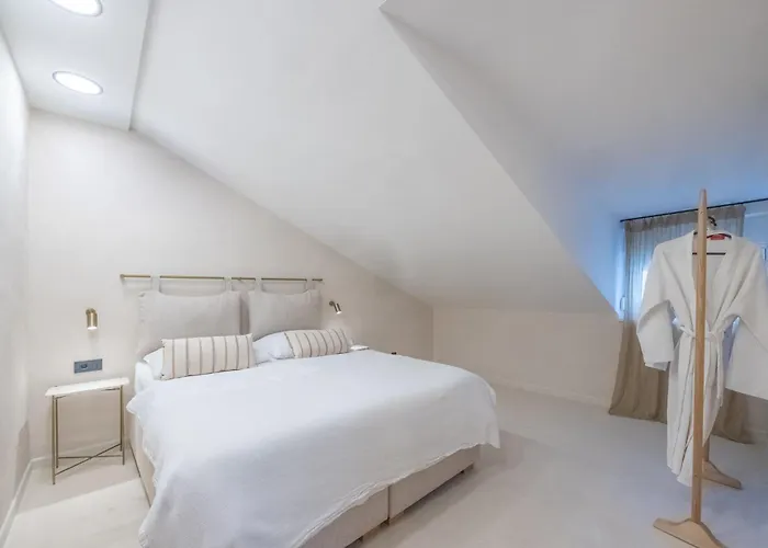 לינה וארוחת בוקר Lo͝or Luxury סטוברץ