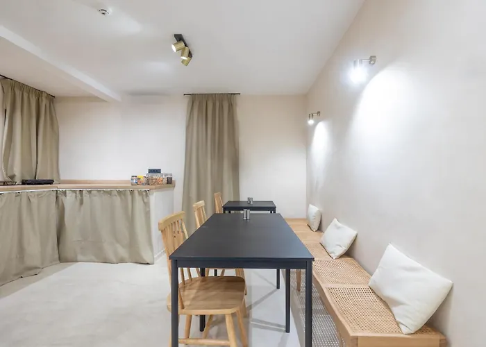 לינה וארוחת בוקר Lo͝or Luxury