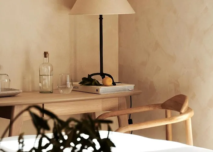 לינה וארוחת בוקר Lo͝or Luxury