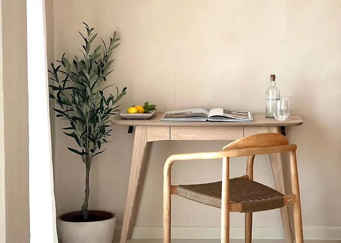 לינה וארוחת בוקר Lo͝or Luxury