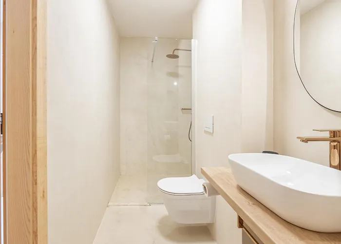 לינה וארוחת בוקר Lo͝or Luxury 4*