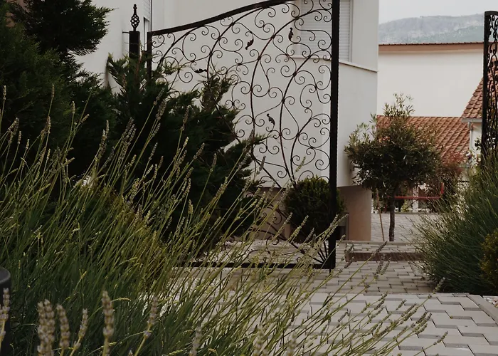 Lo͝or Luxury סטוברץ