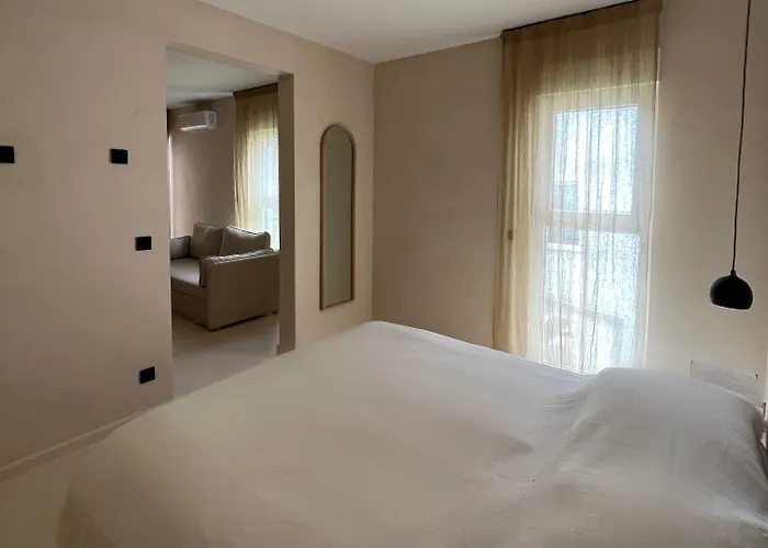 לינה וארוחת בוקר Lo͝or Luxury 4*