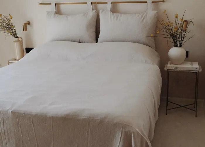 לינה וארוחת בוקר Lo͝or Luxury 4*