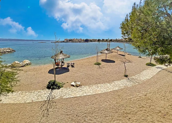 לינה וארוחת בוקר Lo͝or Luxury